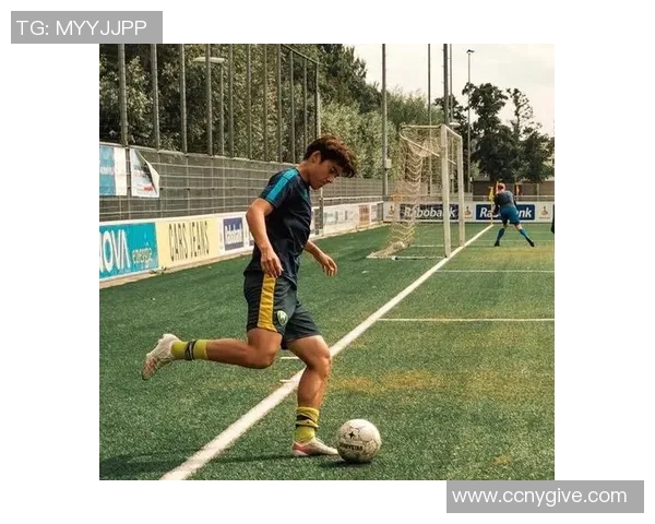 力量与速度的完美结合足球巨星展现巅峰肌肉之美