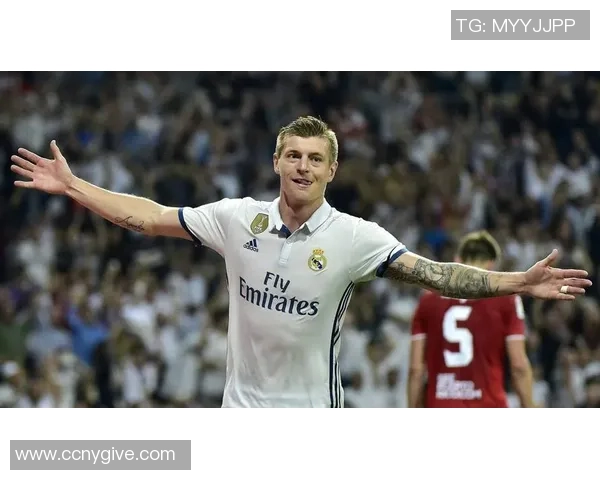 历史十大足球球星荣誉成就全景图解析及排名盘点