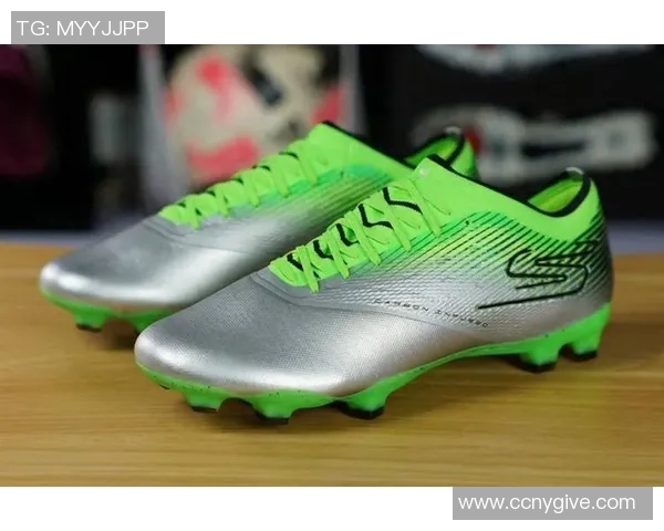 哪些足球明星穿的足球鞋最具设计感和时尚感揭秘