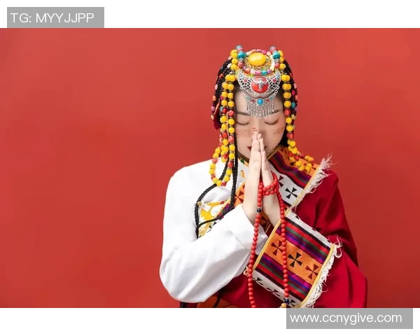 当足球巨星邂逅雪域风情身着藏服展现异域文化魅力 当足球巨星邂逅雪域风情身着藏服展现异域文化魅力