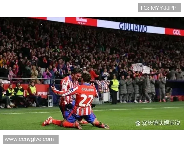 足球巨星之间的对话与碰撞：从梅西到C罗，他们如何塑造足坛传奇